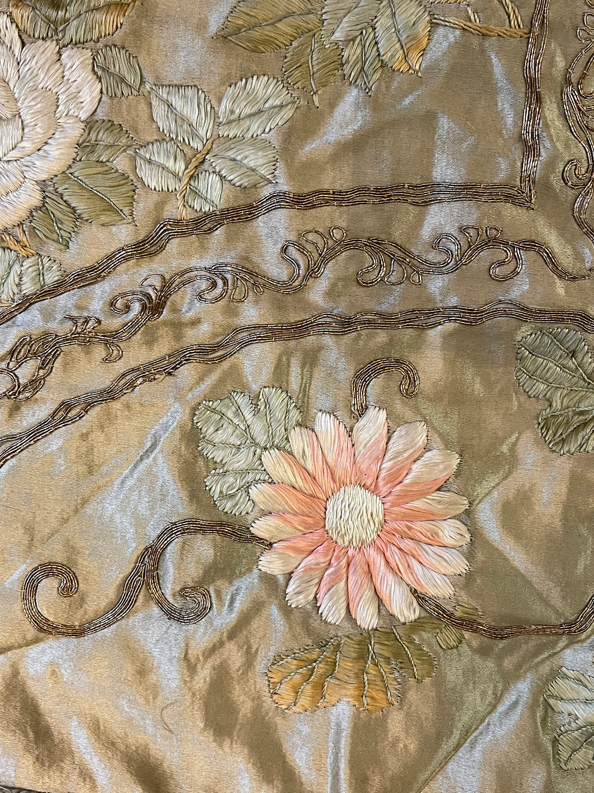 20th Century Chinese Silk Embroidery ID: T032104
